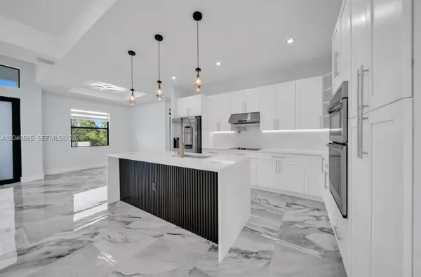 $369,900 | 204 East 10th Street, Lehigh Acres, FL 33972