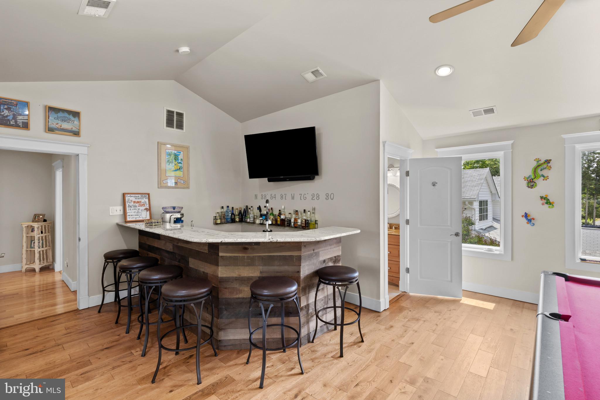 3733 Thomas Point Road Annapolis, MD 21403 - Photo 25 of 46 Bar and full bath