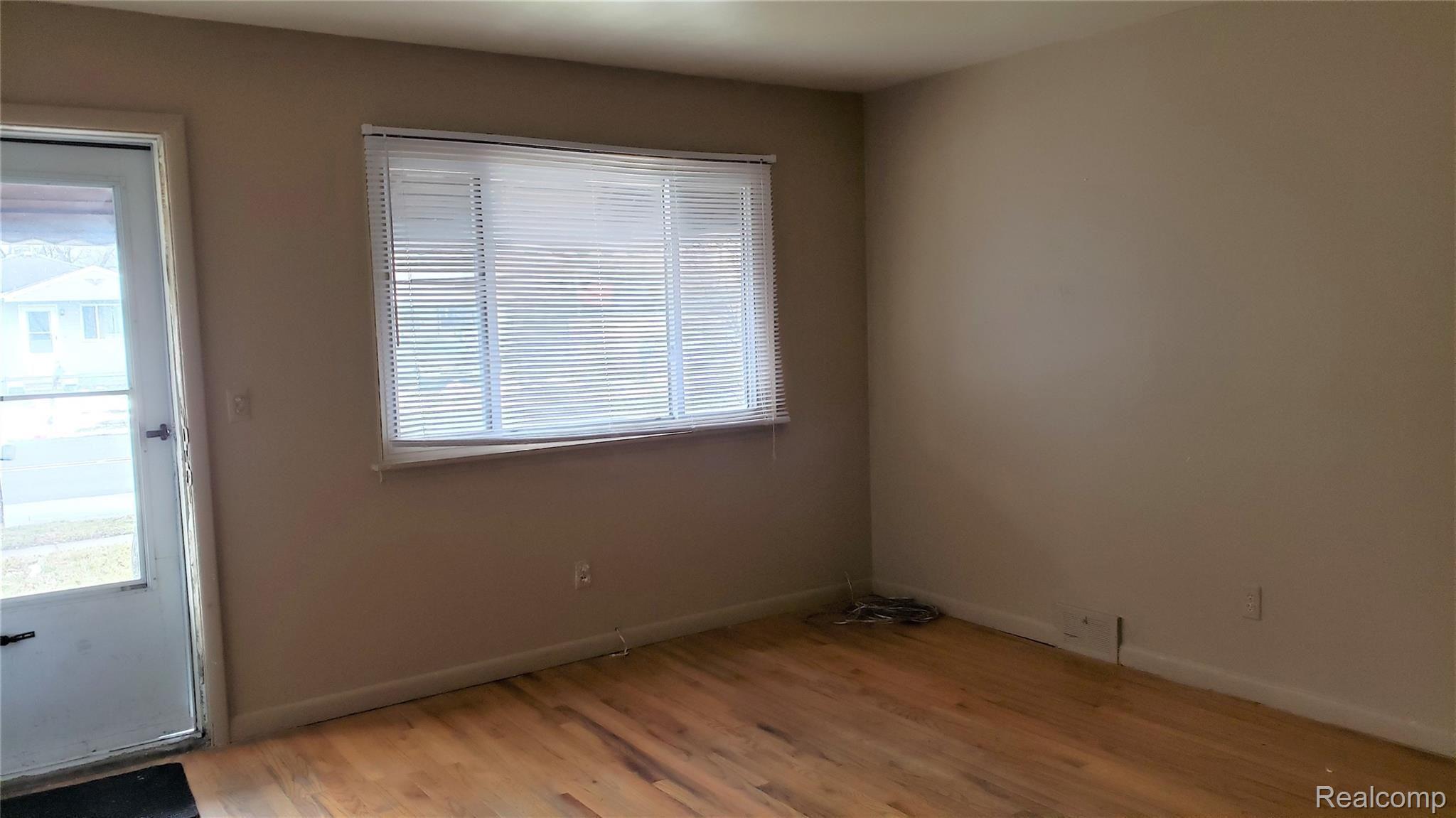 20444 Inkster Road Redford, MI 48240 - Photo 3 of 4 20444 INKSTER LVING RM.jpg