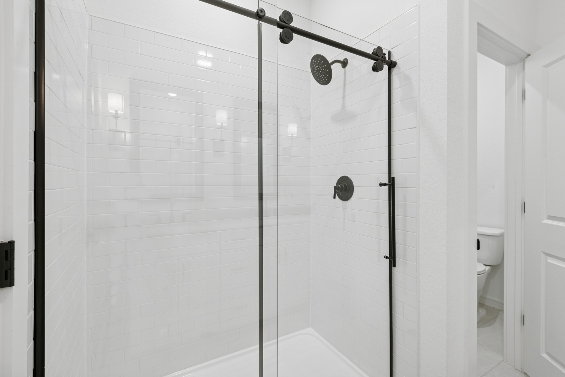 7918 Jasper Mdws Way Angleton, TX 77515 - Photo 14 of 29 Serene primary bath (*Photo not of actual home and used for illustration purposes only.)