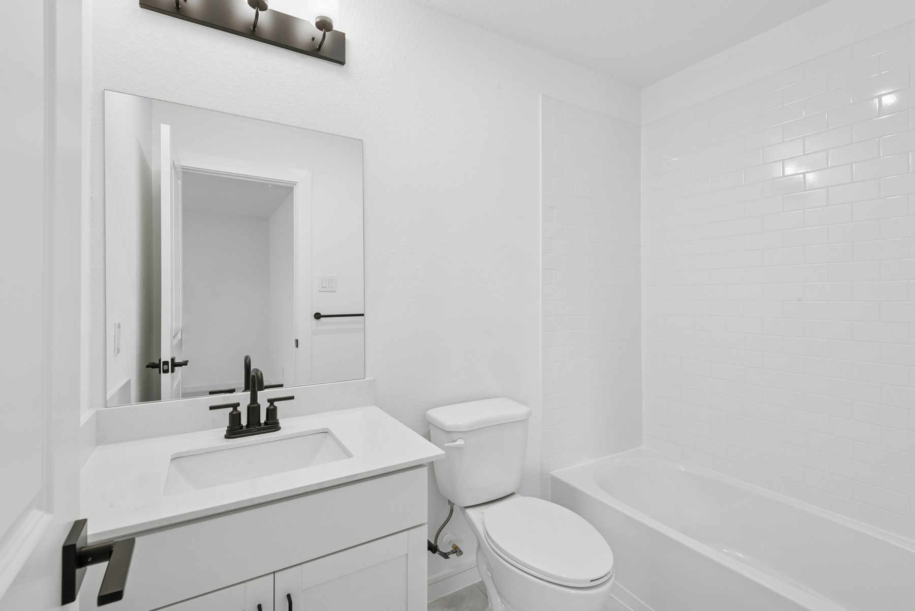 7918 Jasper Mdws Way Angleton, TX 77515 - Photo 19 of 29 Hall bath (*Photo not of actual home and used for illustration purposes only.)