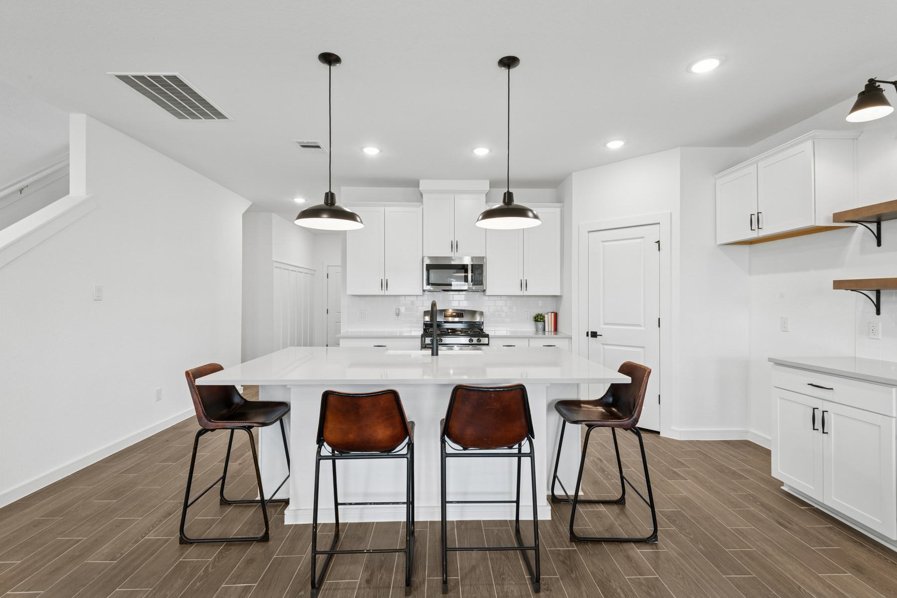 7918 Jasper Mdws Way Angleton, TX 77515 - Photo 6 of 29 Gourmet island kitchen (*Photo not of actual home and used for illustration purposes only.)