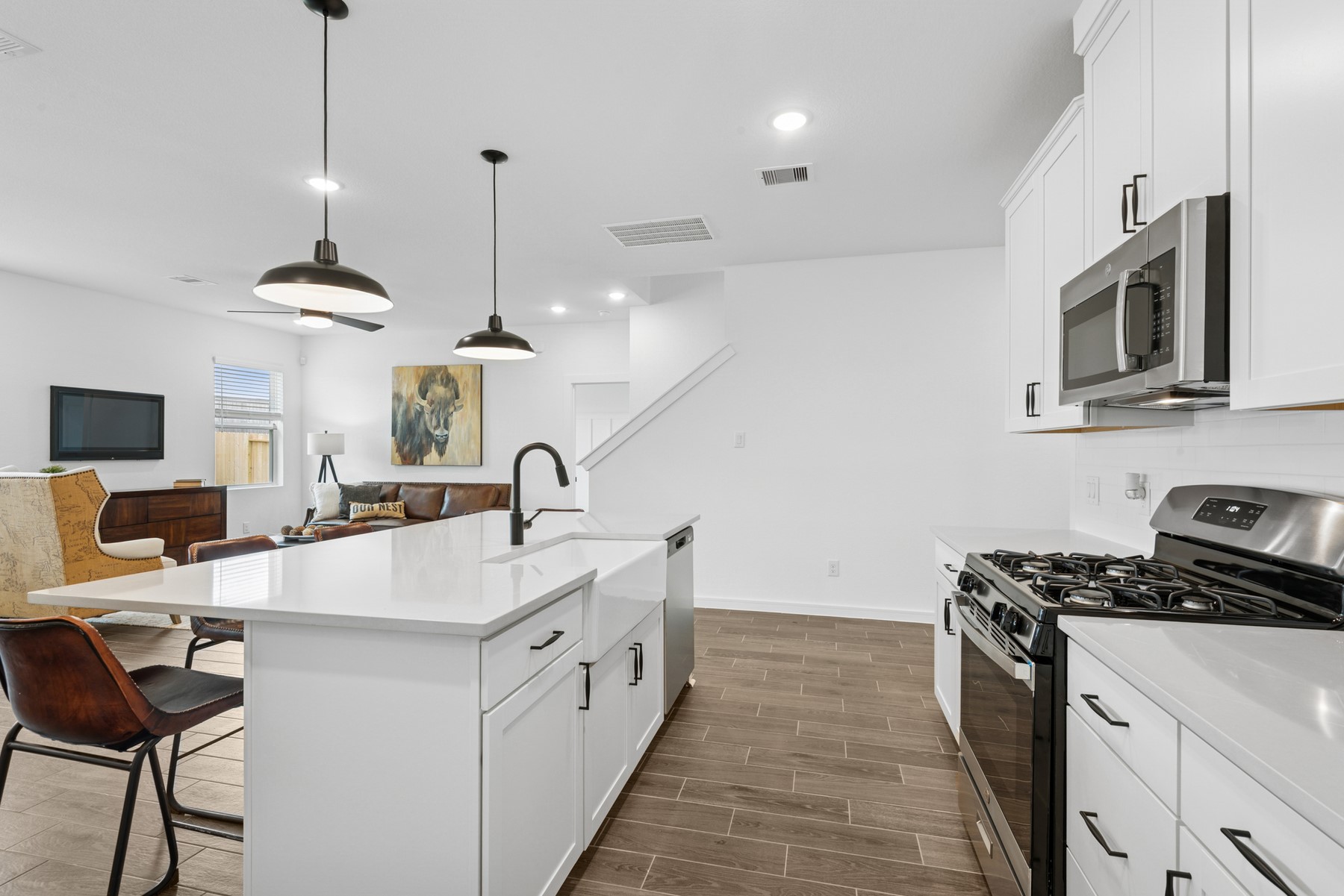 7918 Jasper Mdws Way Angleton, TX 77515 - Photo 8 of 29 Soft white cabinets and quartz countertops (*Photo not of actual home and used for illustration purposes only.)