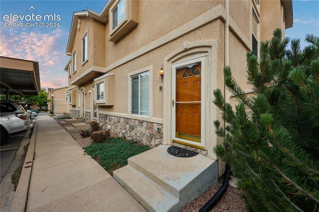 1479 Madison Ridge Heights, Unit B Colorado Springs, CO 80904 - Photo 2 of 22