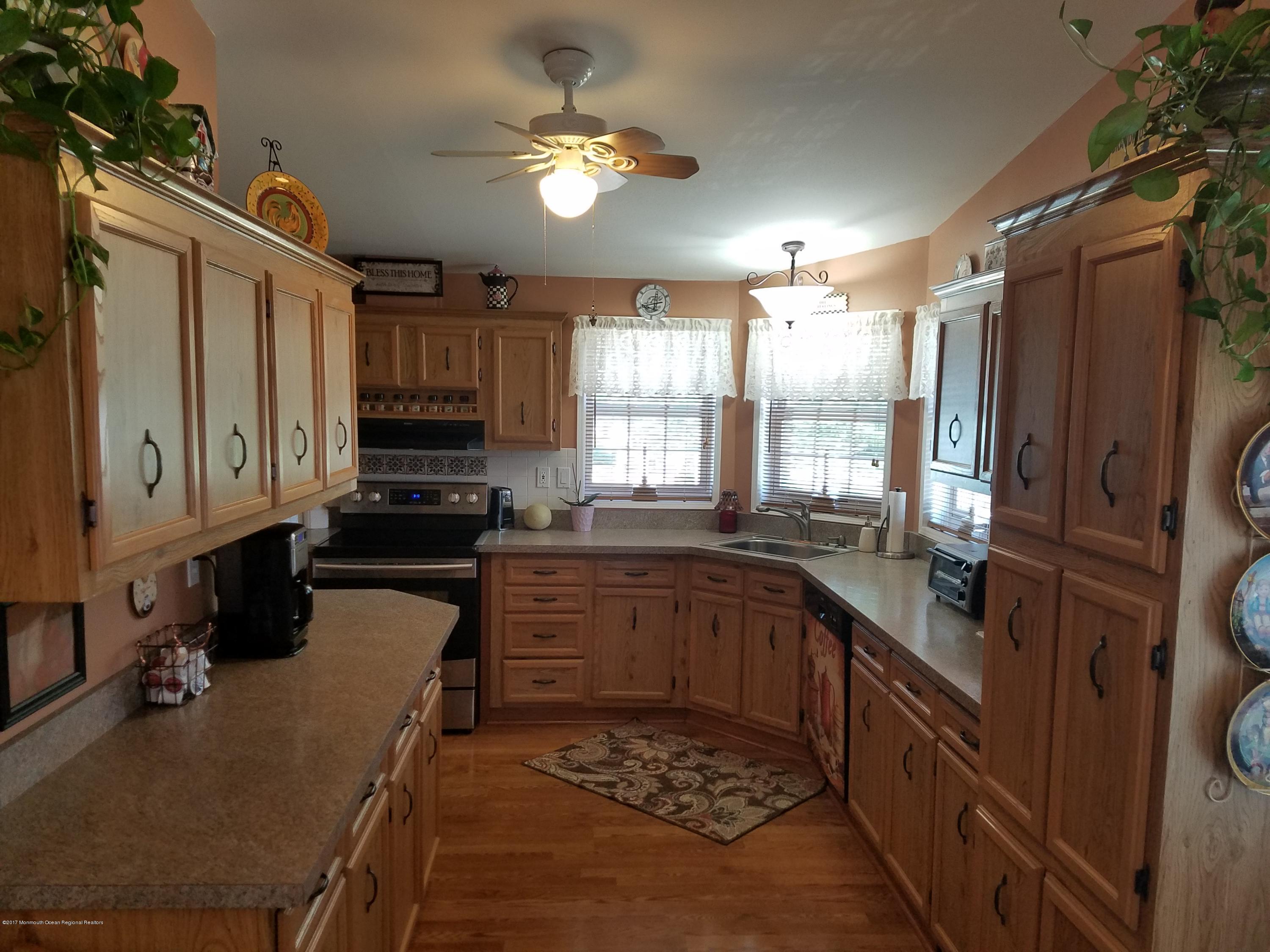 32 Pine Ridge Boulevard Whiting, NJ 08759 - Photo 8 of 26 20170905_151448
