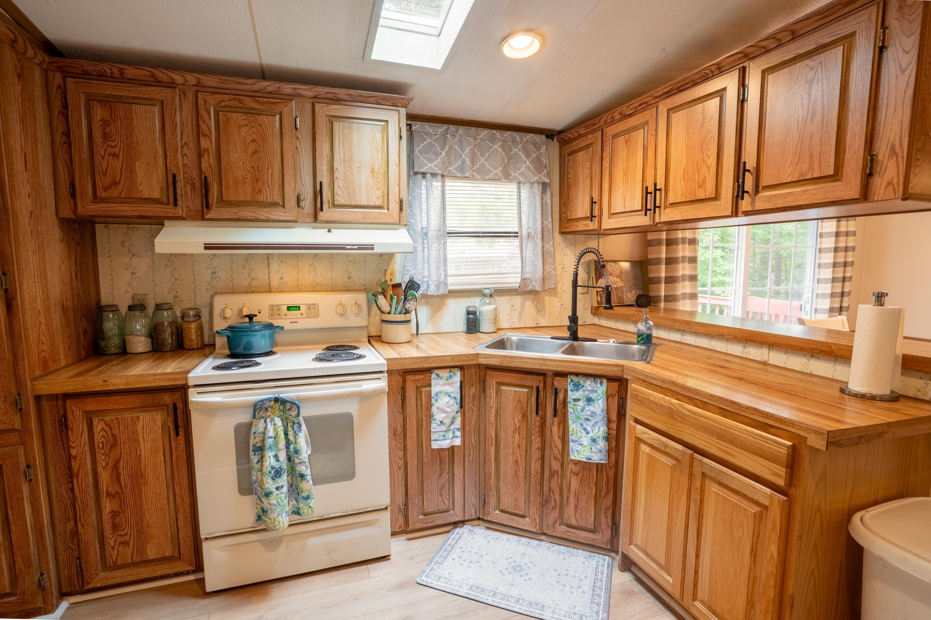 12 York Court Rochester, NH 03868 - Photo 2 of 30