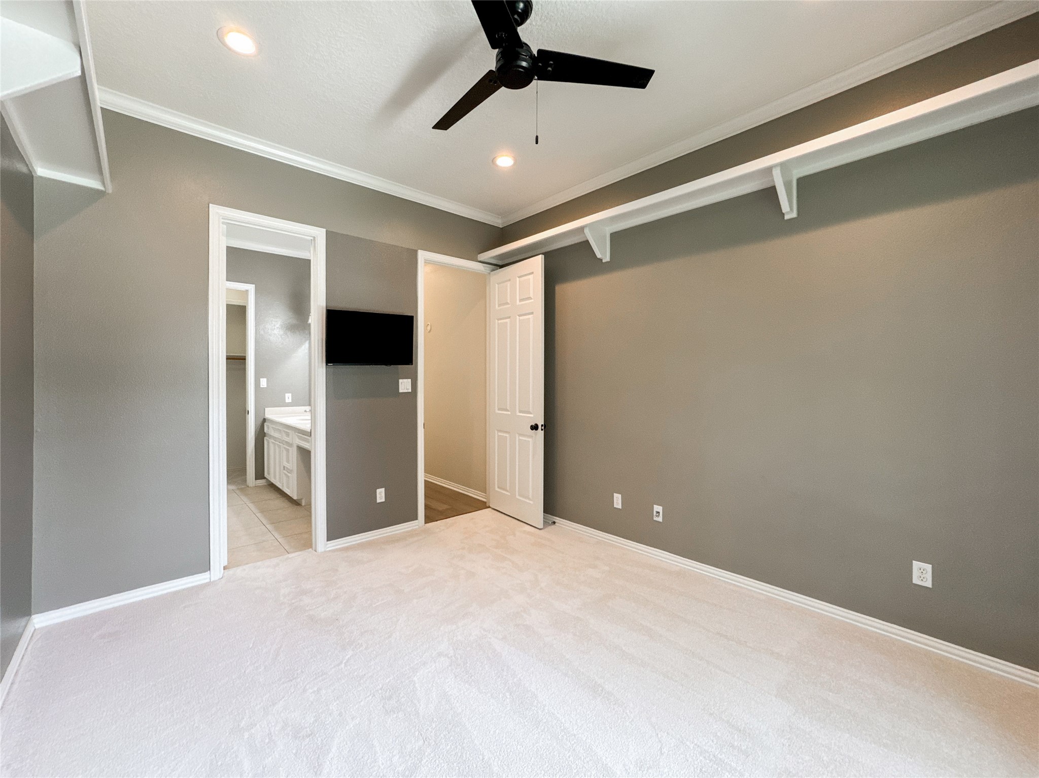 1810 Woerner Road Houston, TX 77090 - Photo 28 of 39 Charming upstairs bedroom with ensuite access, perfect for guests or a cozy retreat.