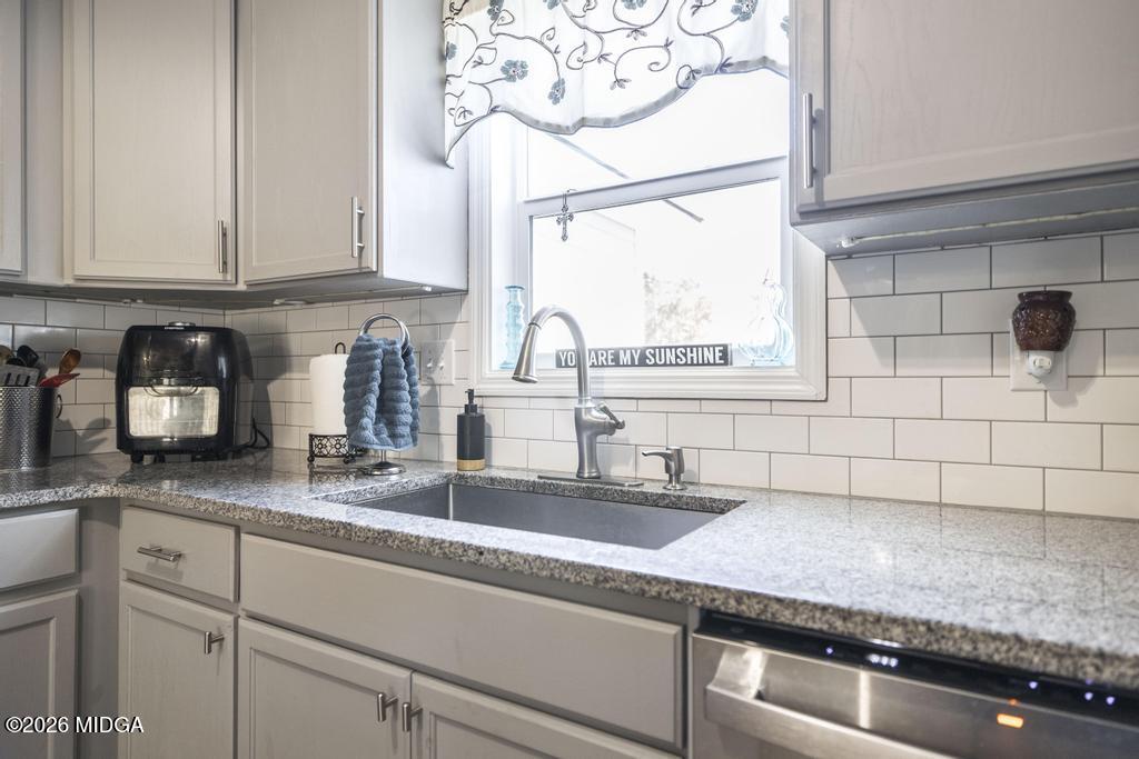 127 Bolingview Road Juliette, GA 31046 - Photo 11 of 38 11 Kitchen View 3