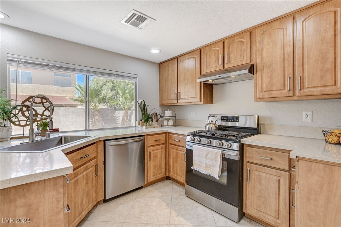 1460 Homestead Court Henderson, NV 89014 - Photo 13 of 39