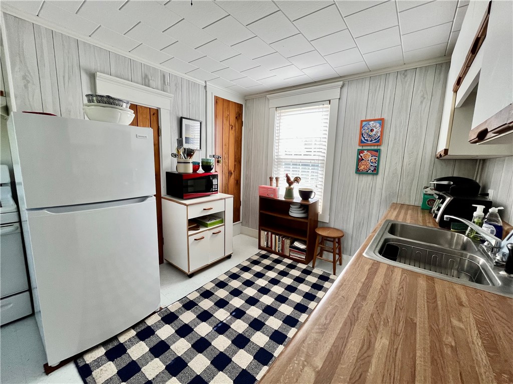 27 South Shore Road Little Compton, RI 02837 - Photo 4 of 22