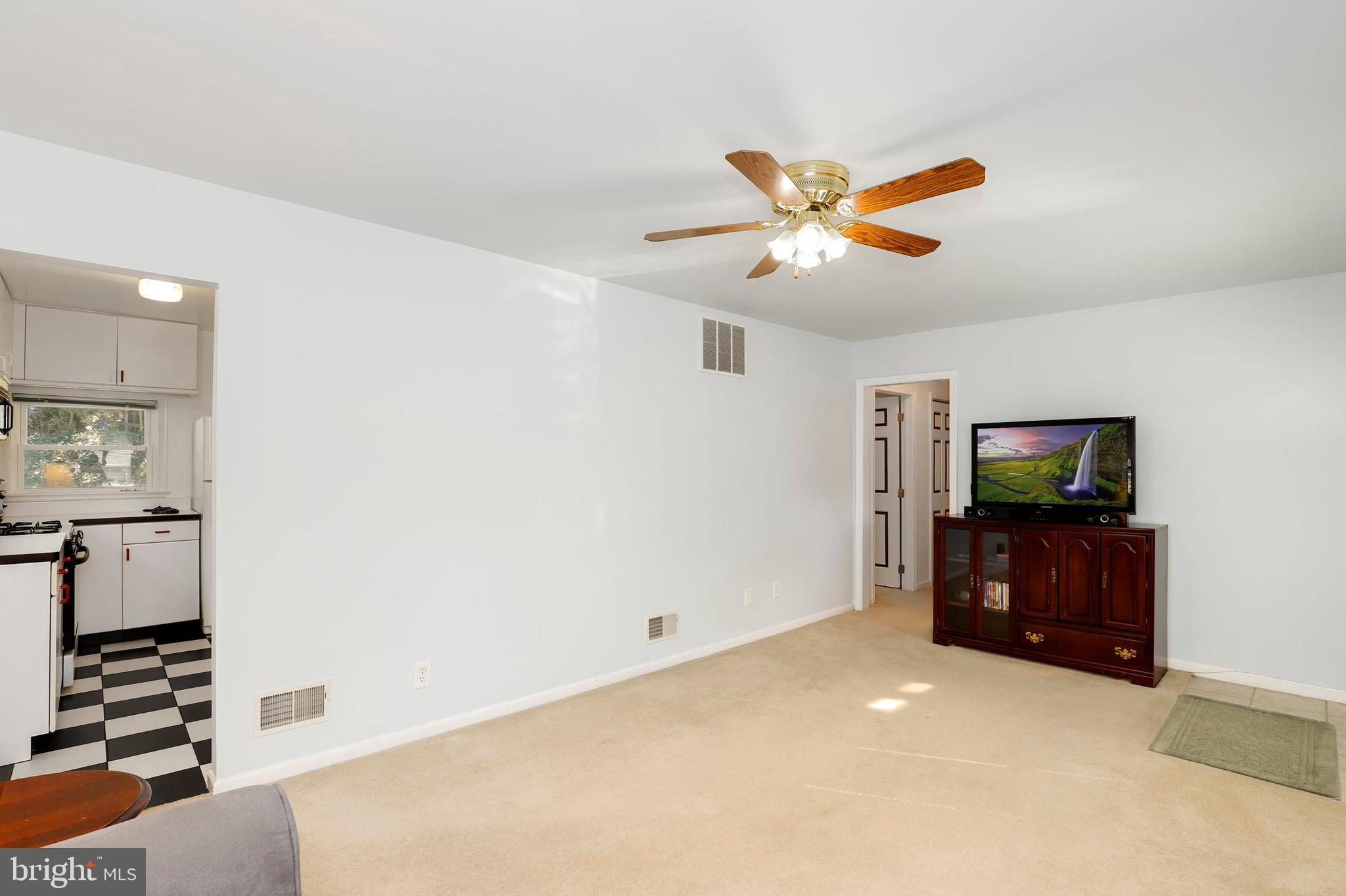 10428 Julep Avenue Silver Spring, MD 20902 - Photo 4 of 16
