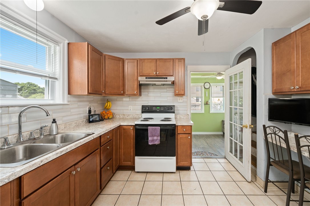 81 Rosemere Road Pawtucket, RI 02861 - Photo 8 of 34 Gallery Image 8