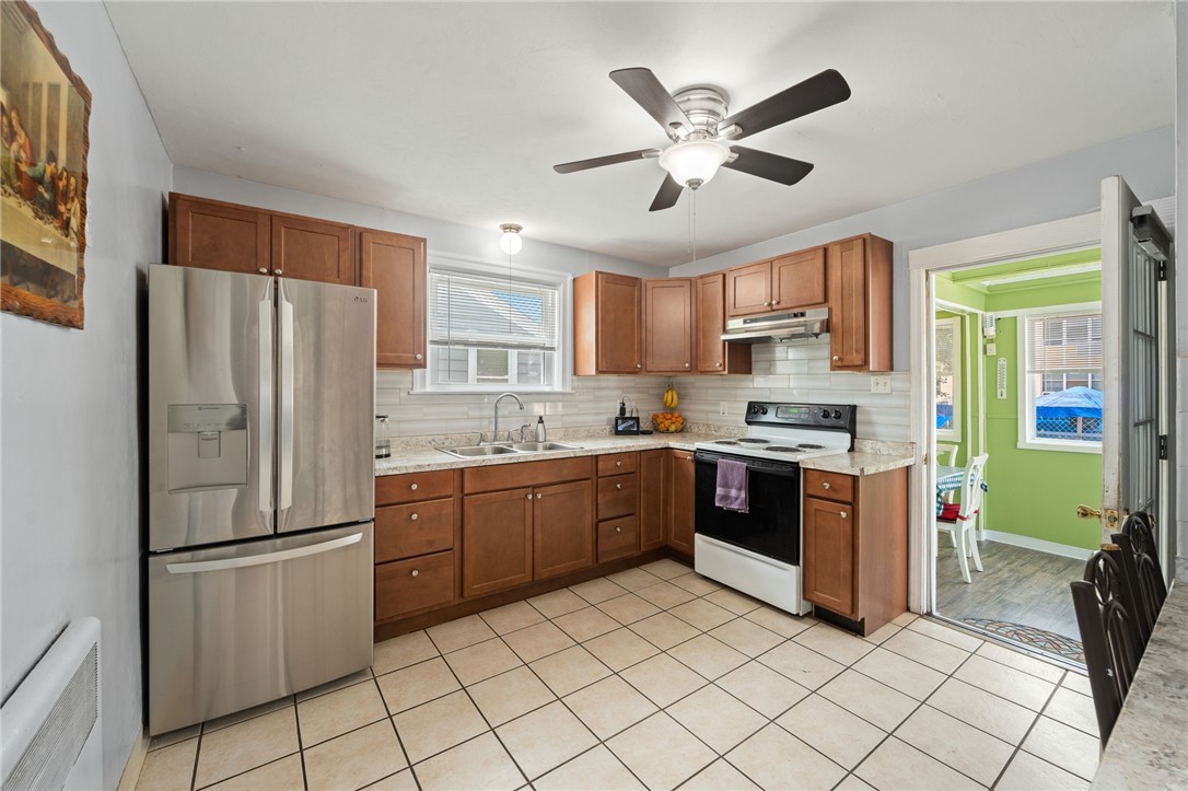 81 Rosemere Road Pawtucket, RI 02861 - Photo 9 of 34 Gallery Image 9