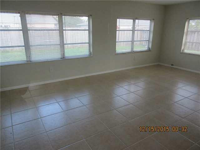 1871 Southeast Jackson Street Stuart, FL 34997 - Photo 8 of 11 Gallery Image 8