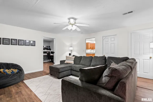 $389,900 | 5217 Manhattan Drive, Springfield, IL 62711