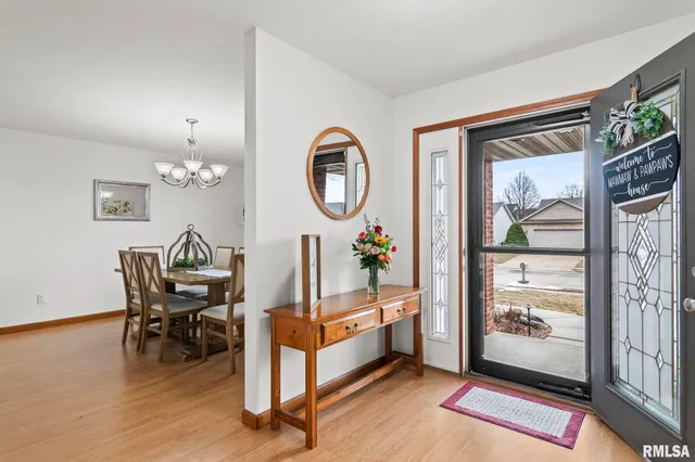 $389,900 | 5217 Manhattan Drive, Springfield, IL 62711