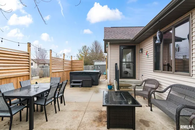 $389,900 | 5217 Manhattan Drive, Springfield, IL 62711