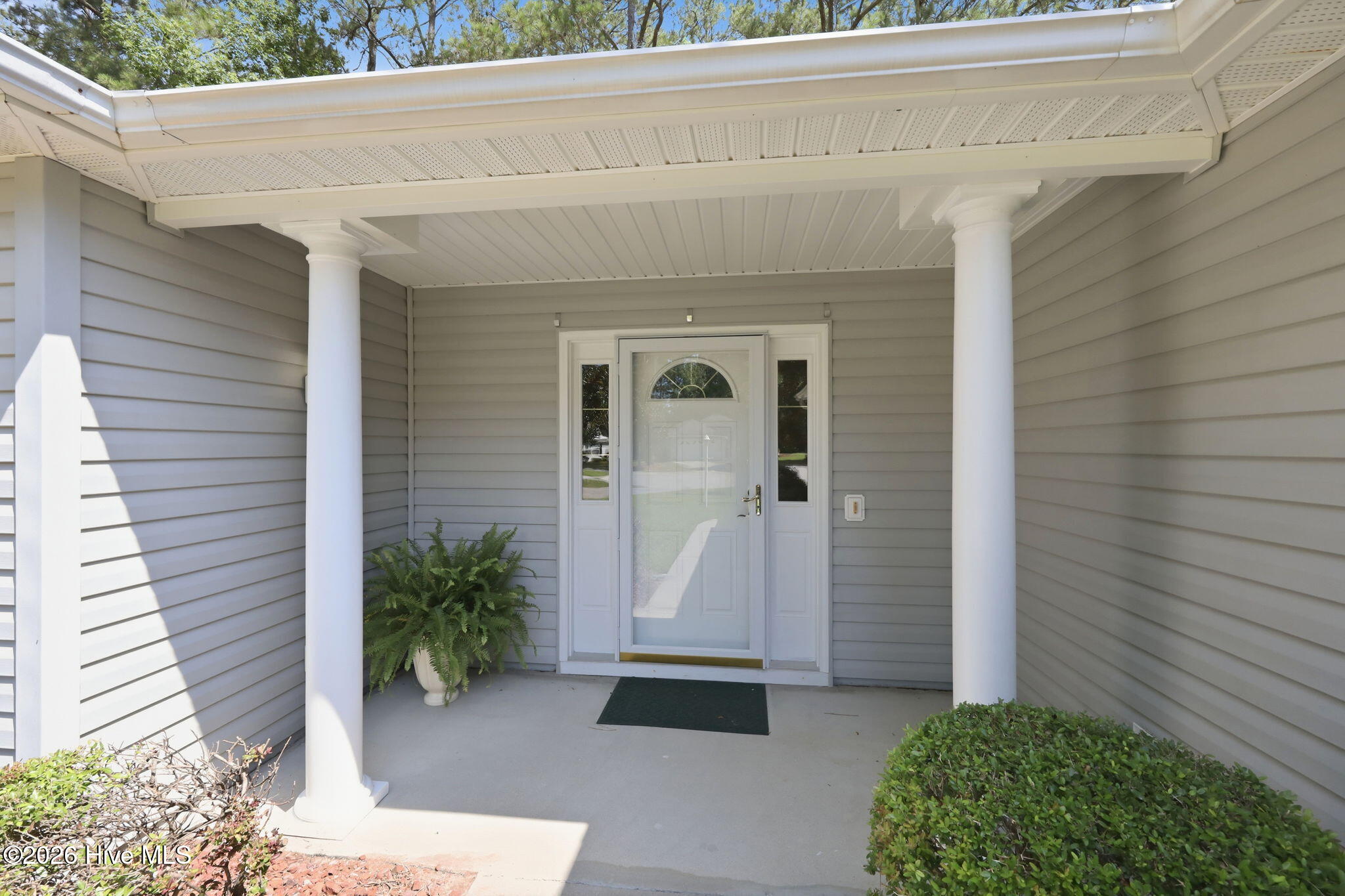 702 Hummingbird South Swansboro, NC 28584 - Photo 8 of 34 Front covered porch
