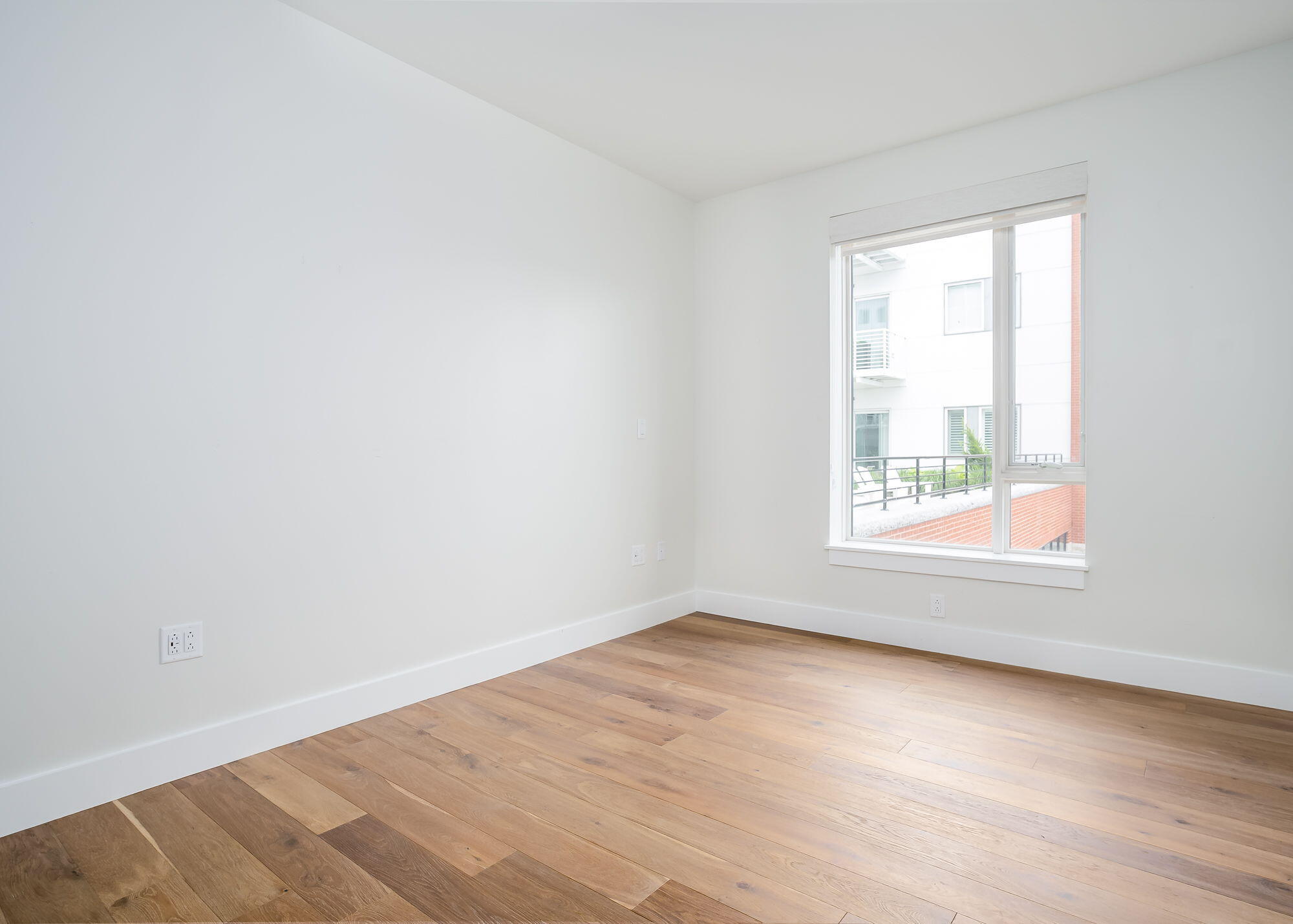 387 Commercial Street, Unit 322 Portland, ME 04101 - Photo 27 of 46 Light filled third bedroom