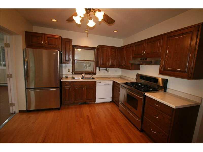 4028 Ewalt Road Gibsonia, PA 15044 - Photo 8 of 25 Kitchen. Hardwood floor, Stainless Refrigerator