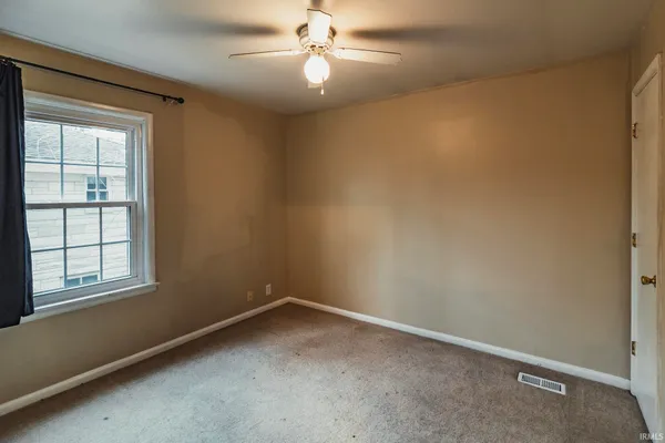 $209,000 | 1809 South Kenmore Drive, Evansville, IN 47714