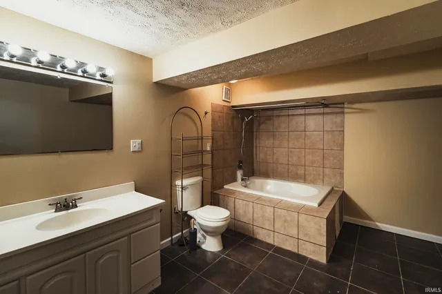 $215,000 | 1809 South Kenmore Drive, Evansville, IN 47714