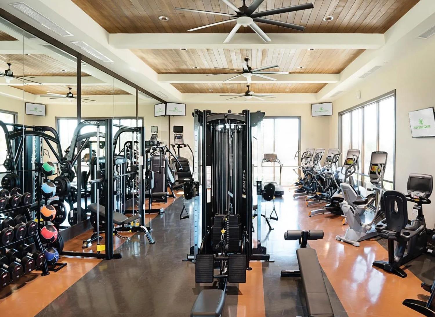 123 Capstone Way South Madera, CA 93636 - Photo 29 of 32 a view of a room with gym equipment