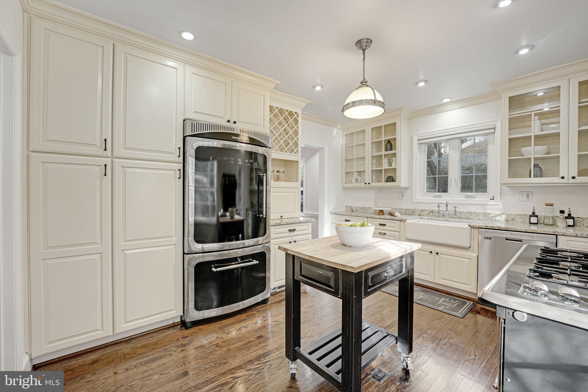 4711 Reservoir Road Northwest Washington, DC 20007 - Photo 11 of 32