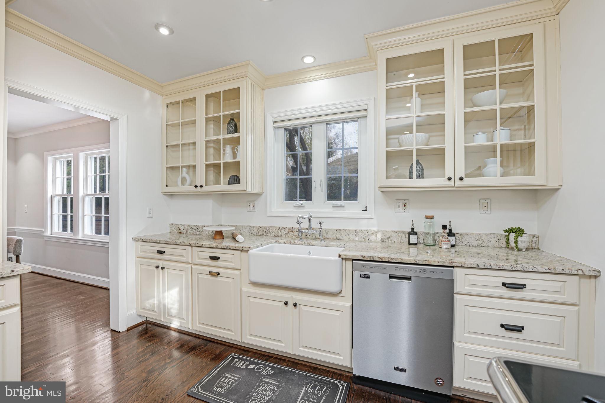 4711 Reservoir Road Northwest Washington, DC 20007 - Photo 12 of 32