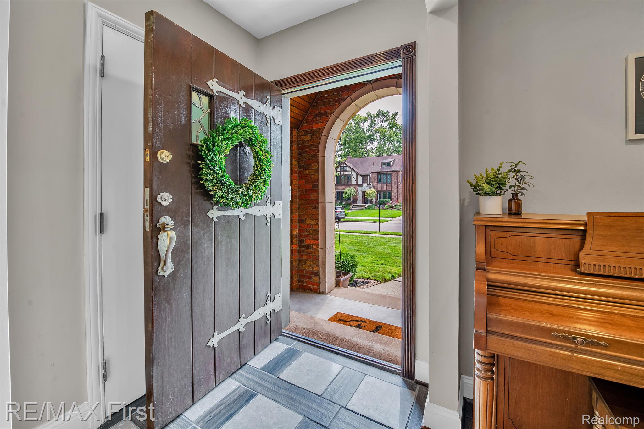 938 Bedford Road Grosse Pointe, MI 48230 - Photo 2 of 54 Gallery Image 2
