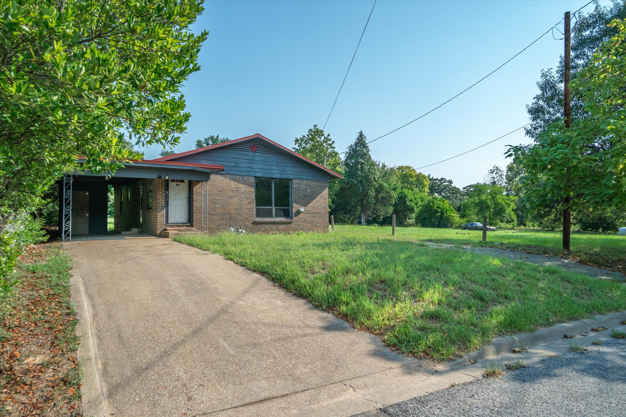 410 Williams Street Athens, TX 75751 - Photo 2 of 30 a front view of house with yard and green space