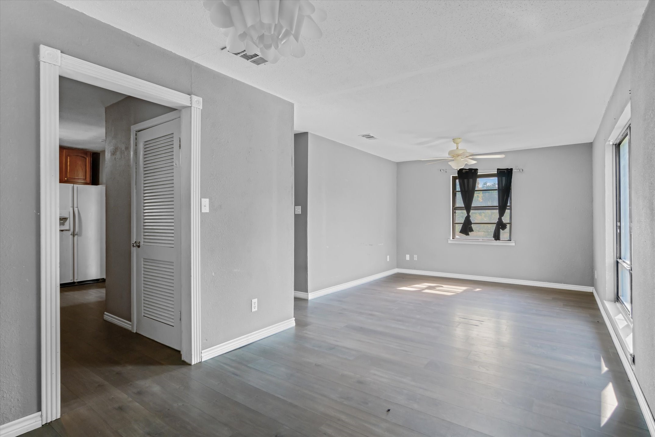 410 Williams Street Athens, TX 75751 - Photo 5 of 30 a view of an empty room with closet and a window