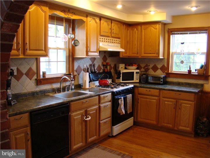 18 Norwyn Road Hatboro, PA 19040 - Photo 4 of 10