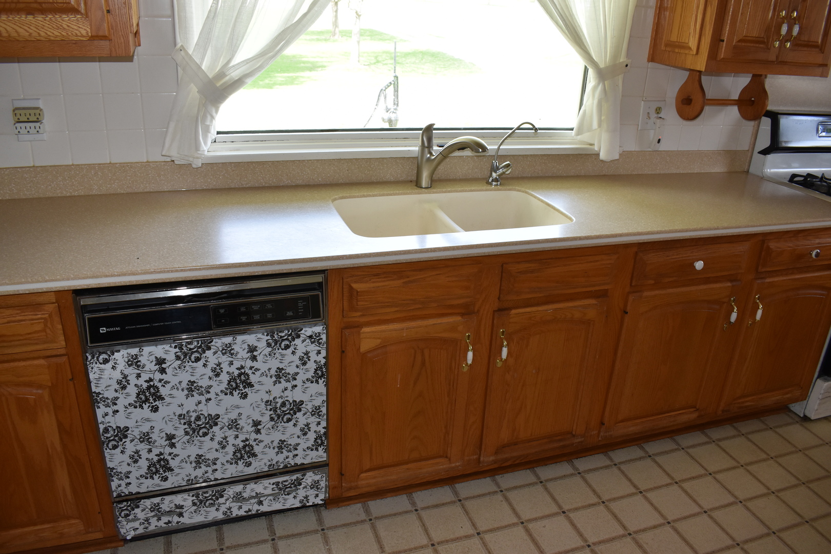 17864 East 1700 N Road Pontiac, IL 61764 - Photo 12 of 32 a close view of sink and cabinets