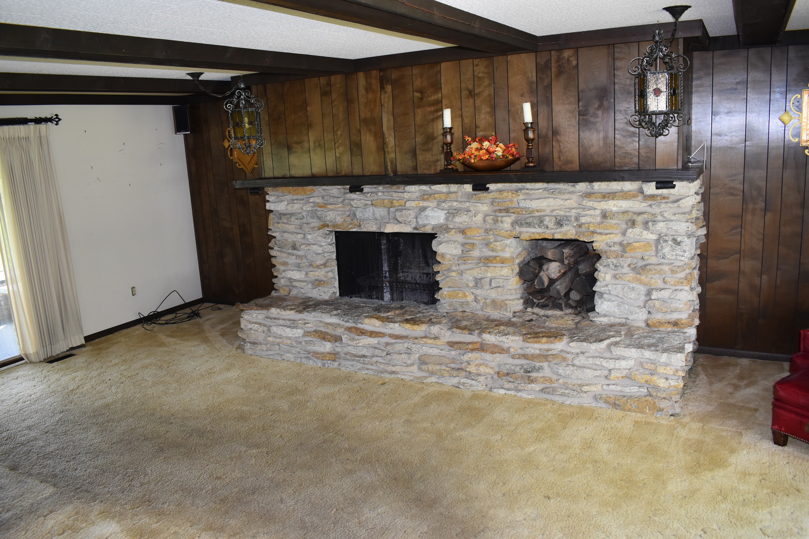 17864 East 1700 N Road Pontiac, IL 61764 - Photo 16 of 32 a view of fireplace with wooden floor