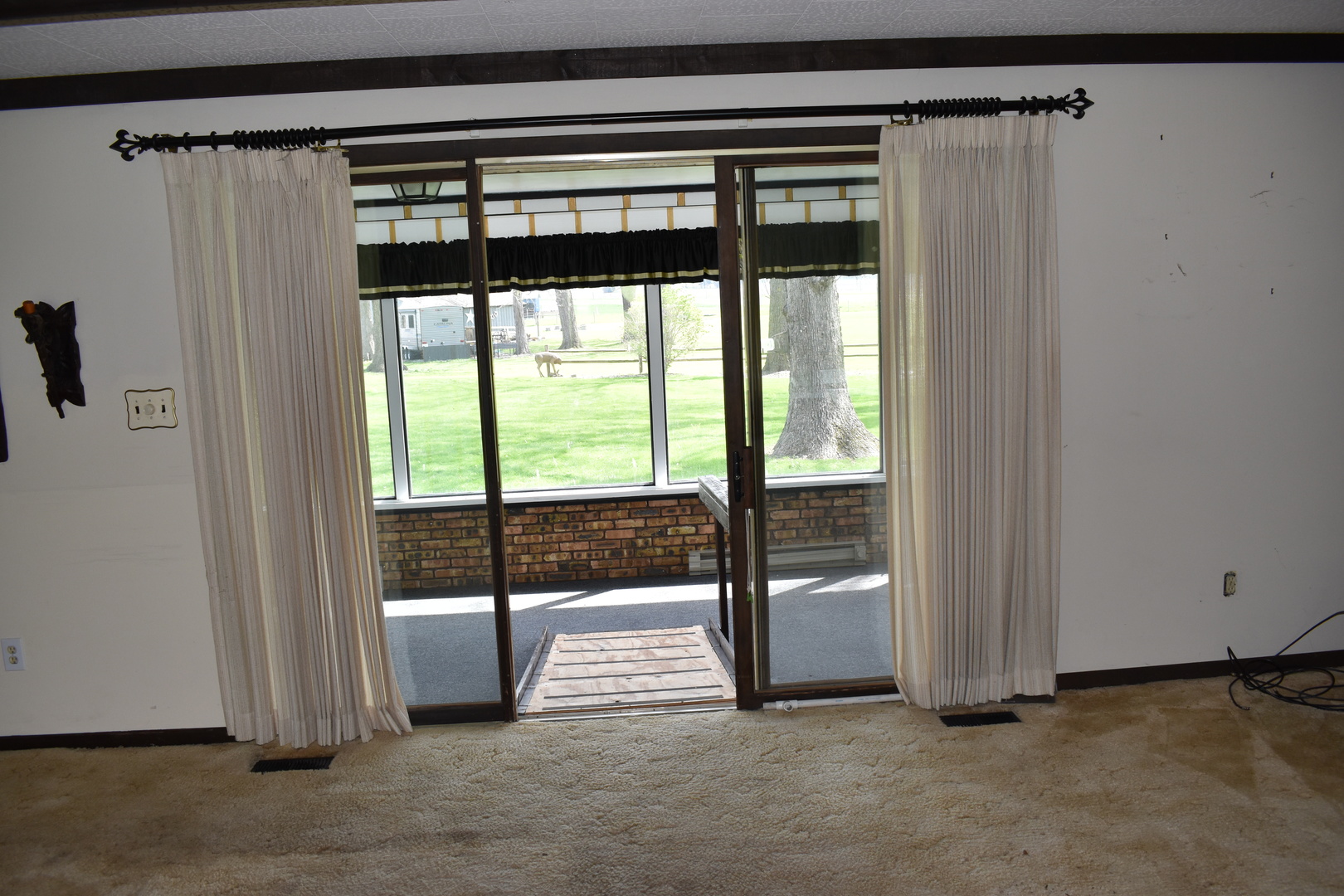 17864 East 1700 N Road Pontiac, IL 61764 - Photo 18 of 32 a view of a room with a large window