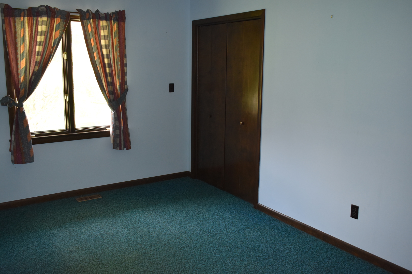 17864 East 1700 N Road Pontiac, IL 61764 - Photo 23 of 32 an empty room with a window