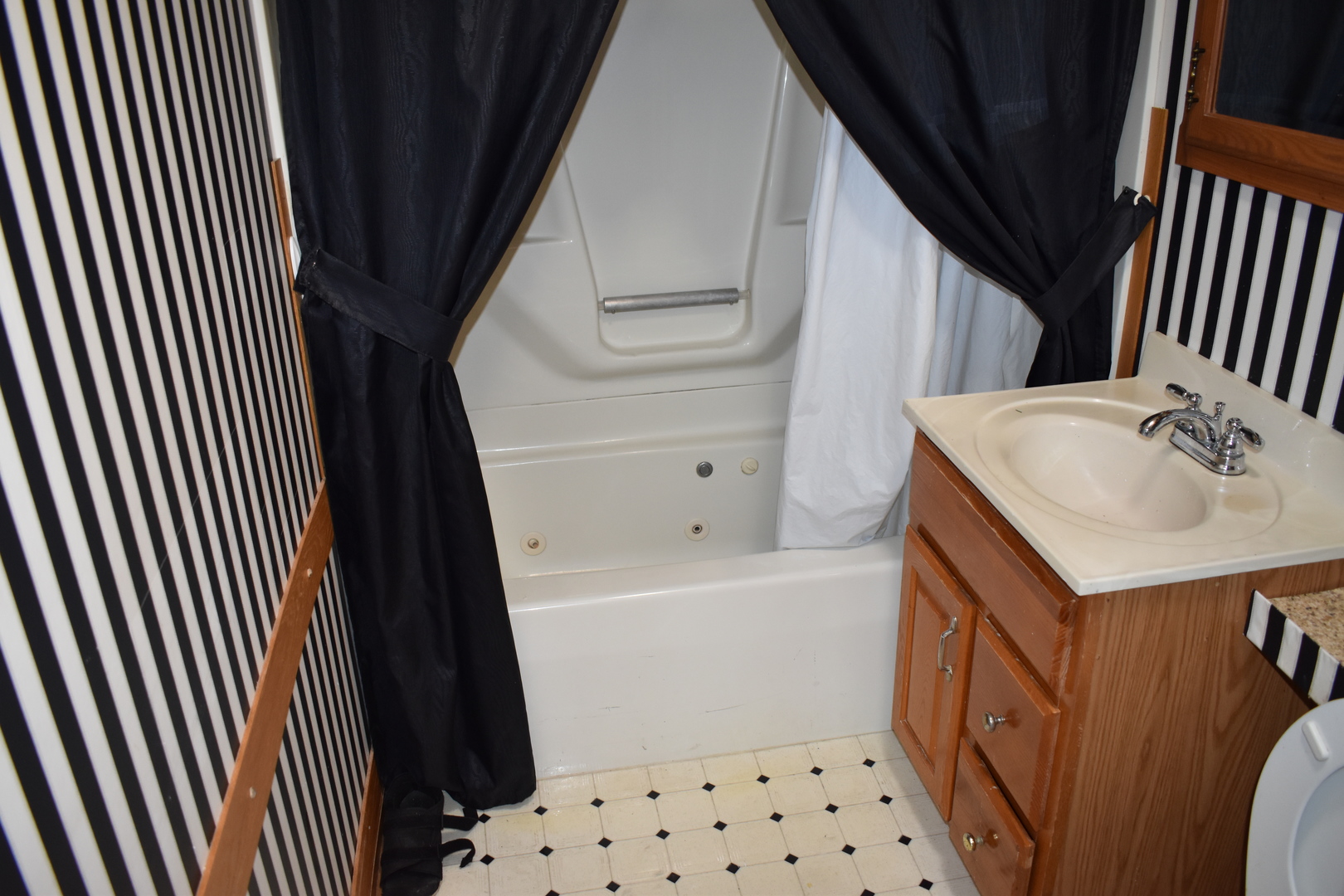 17864 East 1700 N Road Pontiac, IL 61764 - Photo 28 of 32 a bathroom with a sink a toilet and shower