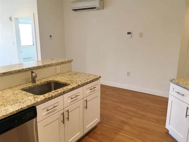 $2,512 | 875 Elm Street, Unit 417, Manchester, NH 03101