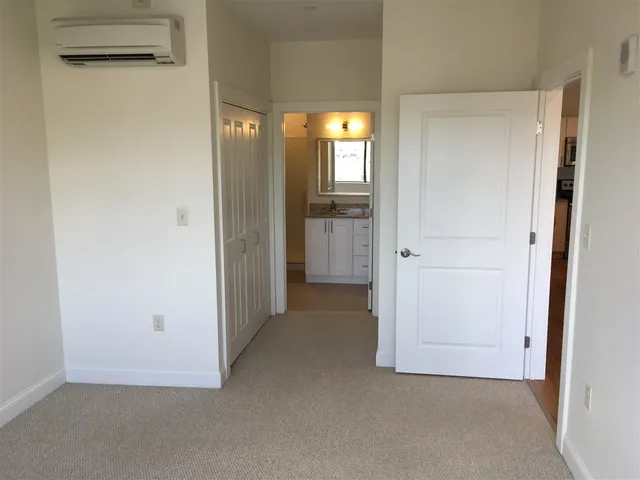 $2,512 | 875 Elm Street, Unit 417, Manchester, NH 03101