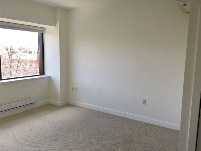 $2,512 | 875 Elm Street, Unit 417, Manchester, NH 03101