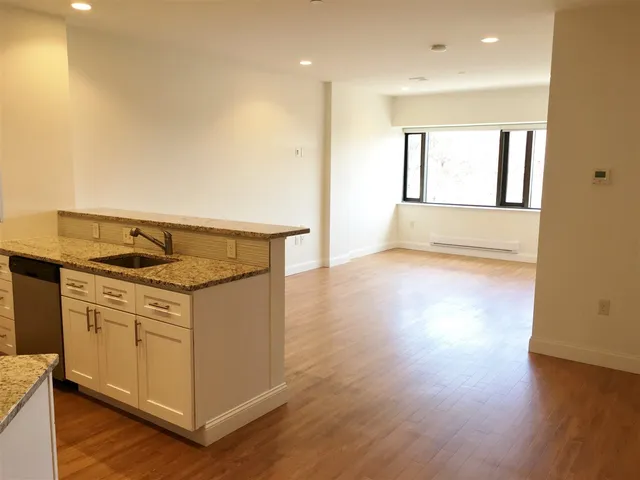 $2,512 | 875 Elm Street, Unit 417, Manchester, NH 03101