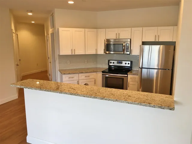 $2,512 | 875 Elm Street, Unit 417, Manchester, NH 03101