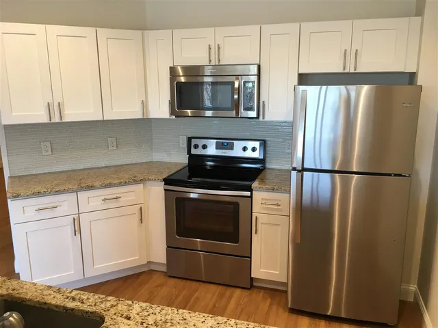 $2,512 | 875 Elm Street, Unit 417, Manchester, NH 03101