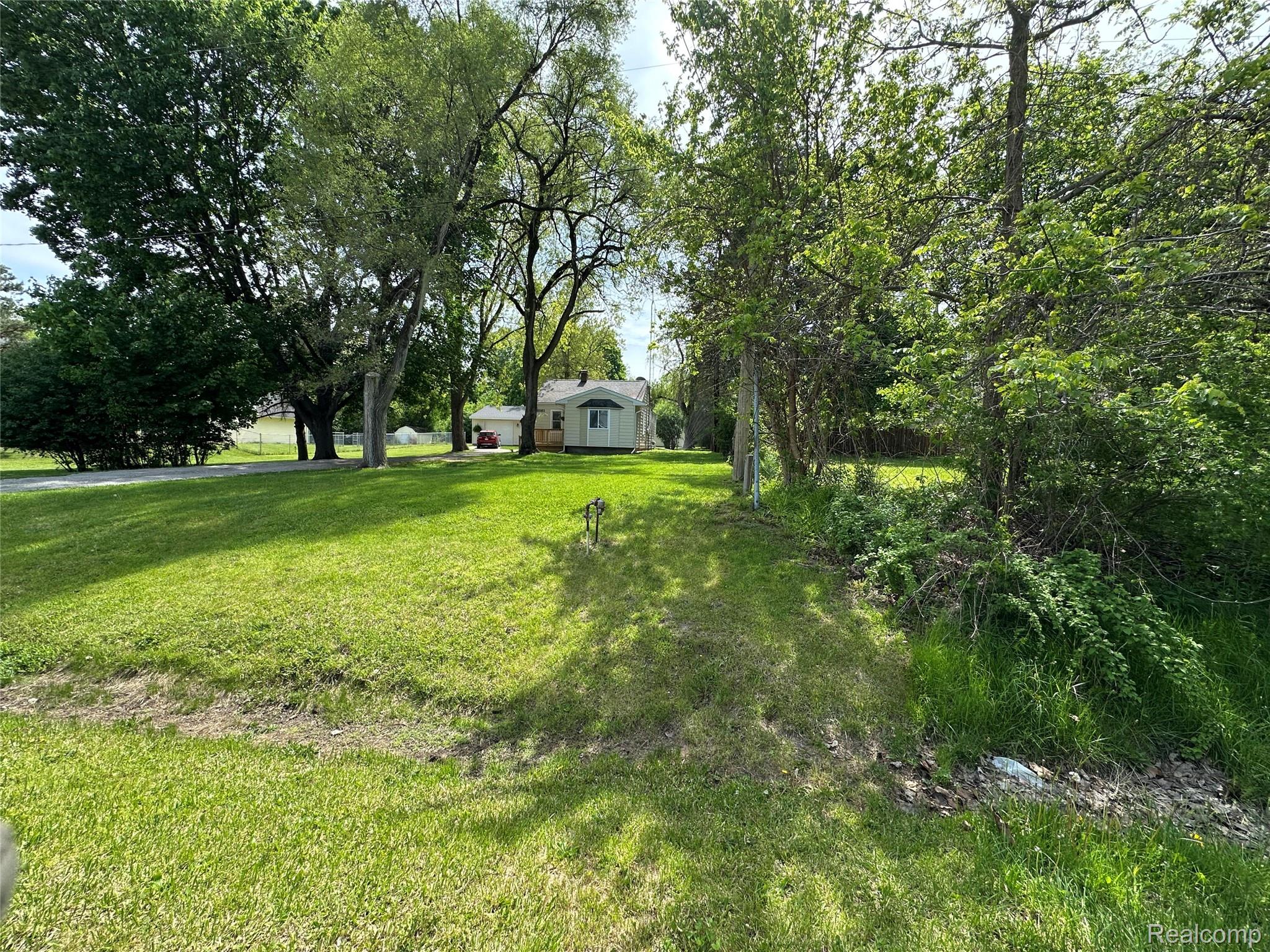 6161 East River Road Flushing, MI 48433 - Photo 1 of 62 01_beyc6a138092a74ae.jpg