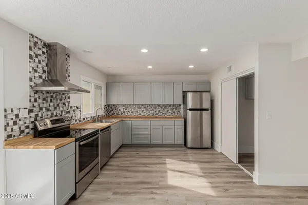 $319,990 | 1535 West Hazelwood Street, Phoenix, AZ 85015