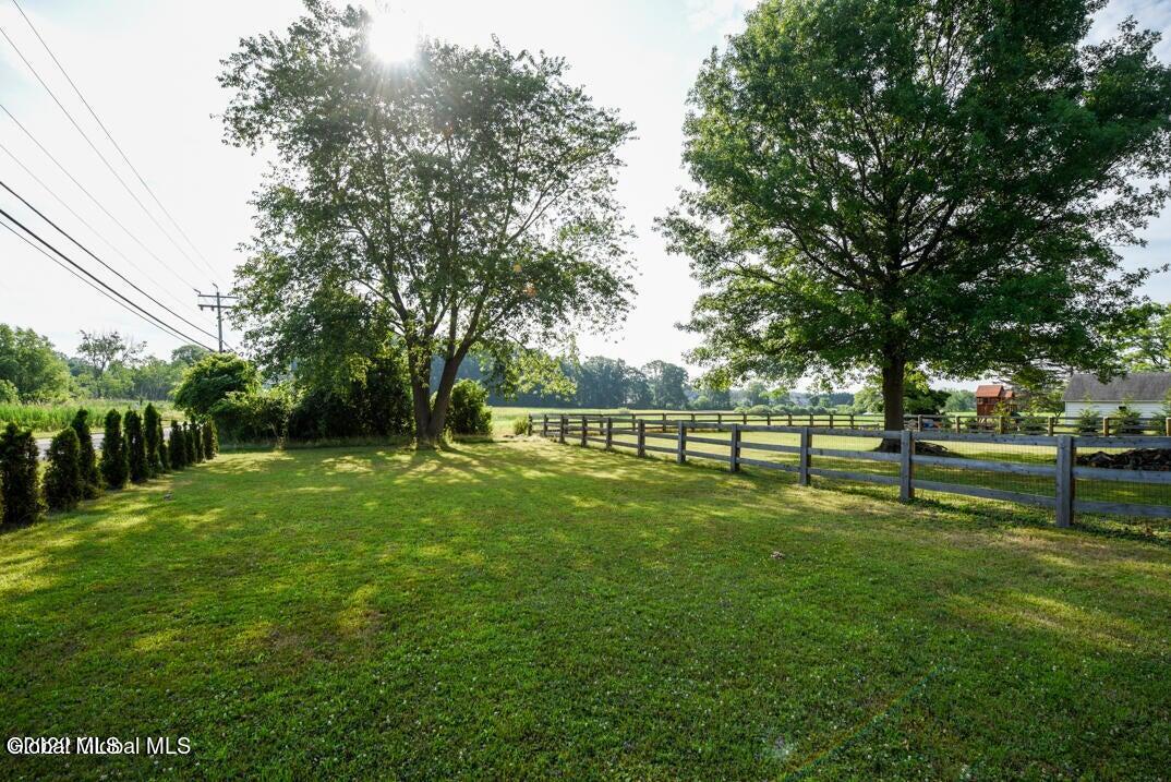 642 Feura Bush Road Bethlehem, NY 12077 - Photo 4 of 23 20220722164915426239000000-o