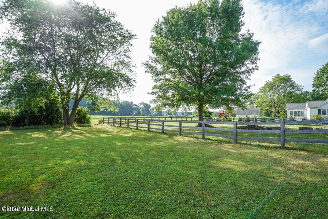 642 Feura Bush Road Bethlehem, NY 12077 - Photo 5 of 23 20220722164917070938000000-o