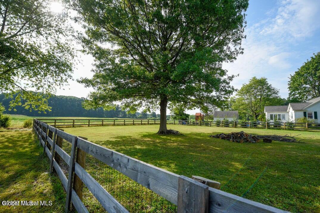 642 Feura Bush Road Bethlehem, NY 12077 - Photo 6 of 23 20220722164918681910000000-o