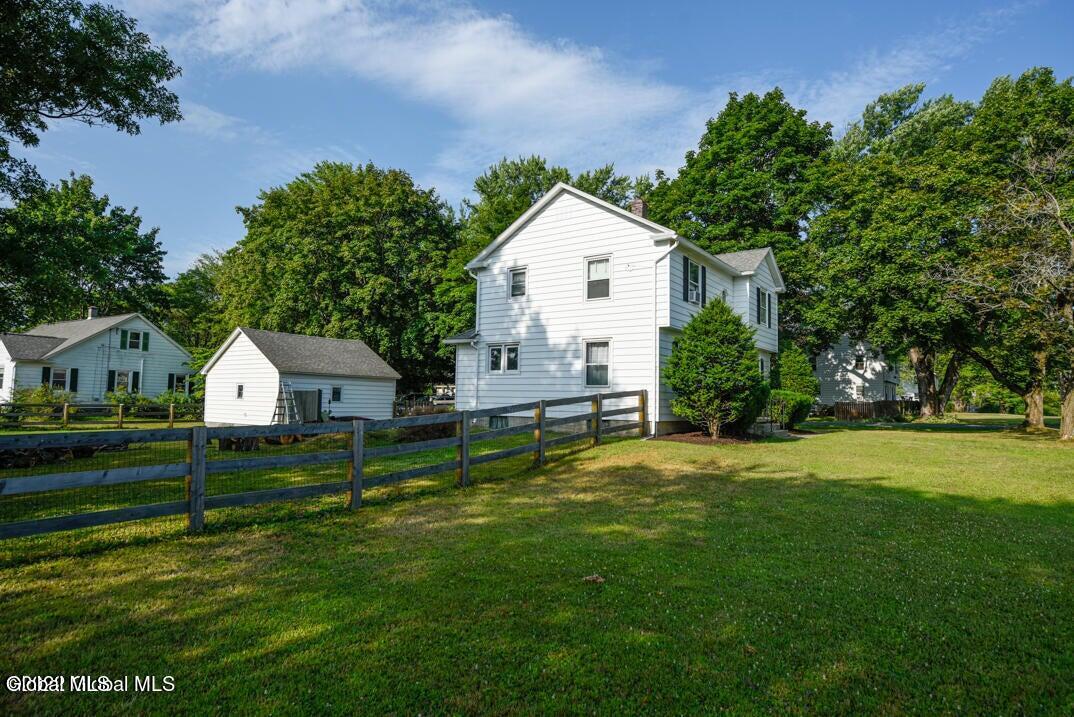 642 Feura Bush Road Bethlehem, NY 12077 - Photo 8 of 23 20220722164922015719000000-o